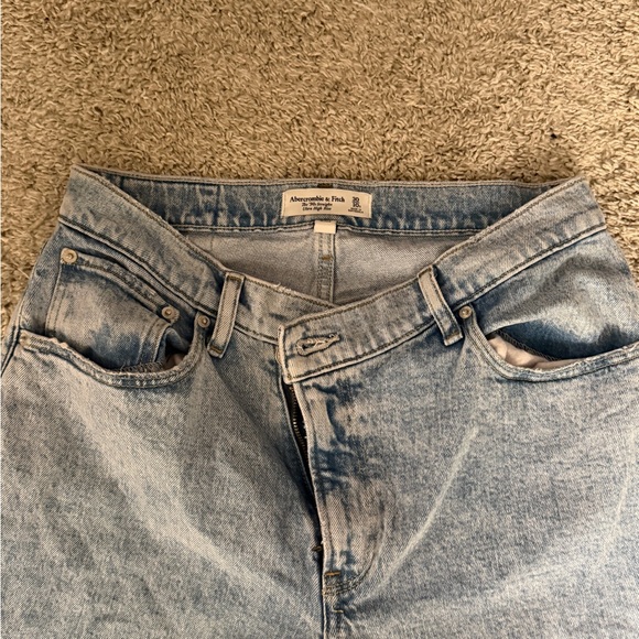 Abercrombie & Fitch Curve Love Light Blue Straight Leg Jeans - Picture 3 of 5